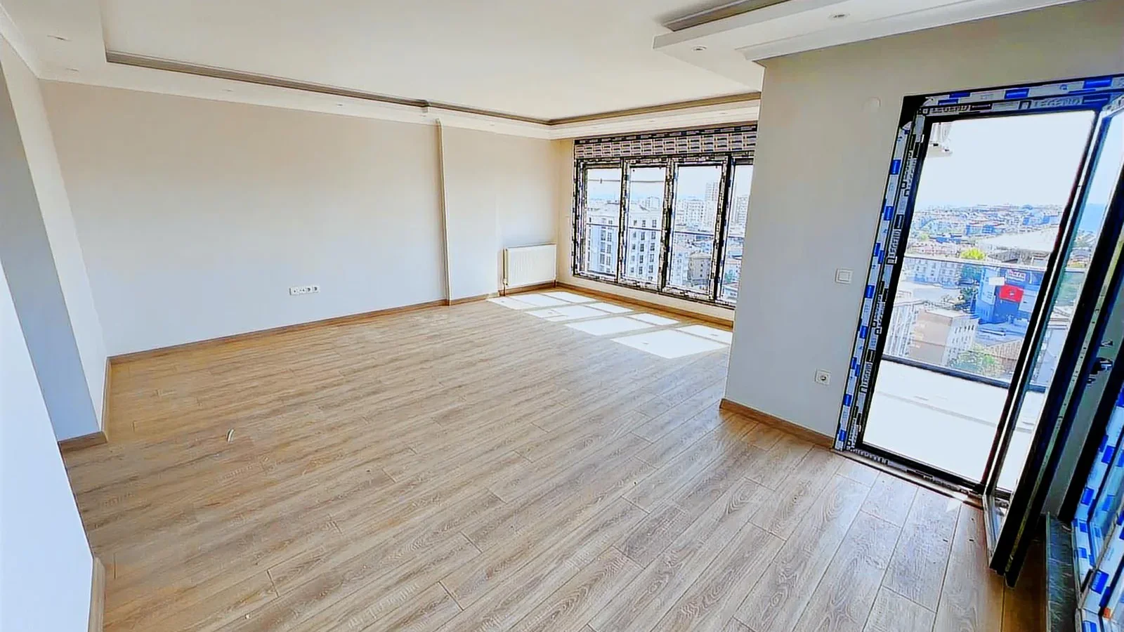 Taşınmaya Hazır-deniz Manzaralı, 34 M² Salon, Balkonlu 3+1 Daire