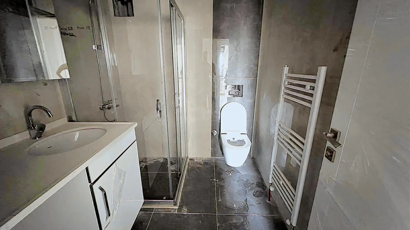 Taşınmaya Hazır-deniz Manzaralı, 34 M² Salon, Balkonlu 3+1 Daire