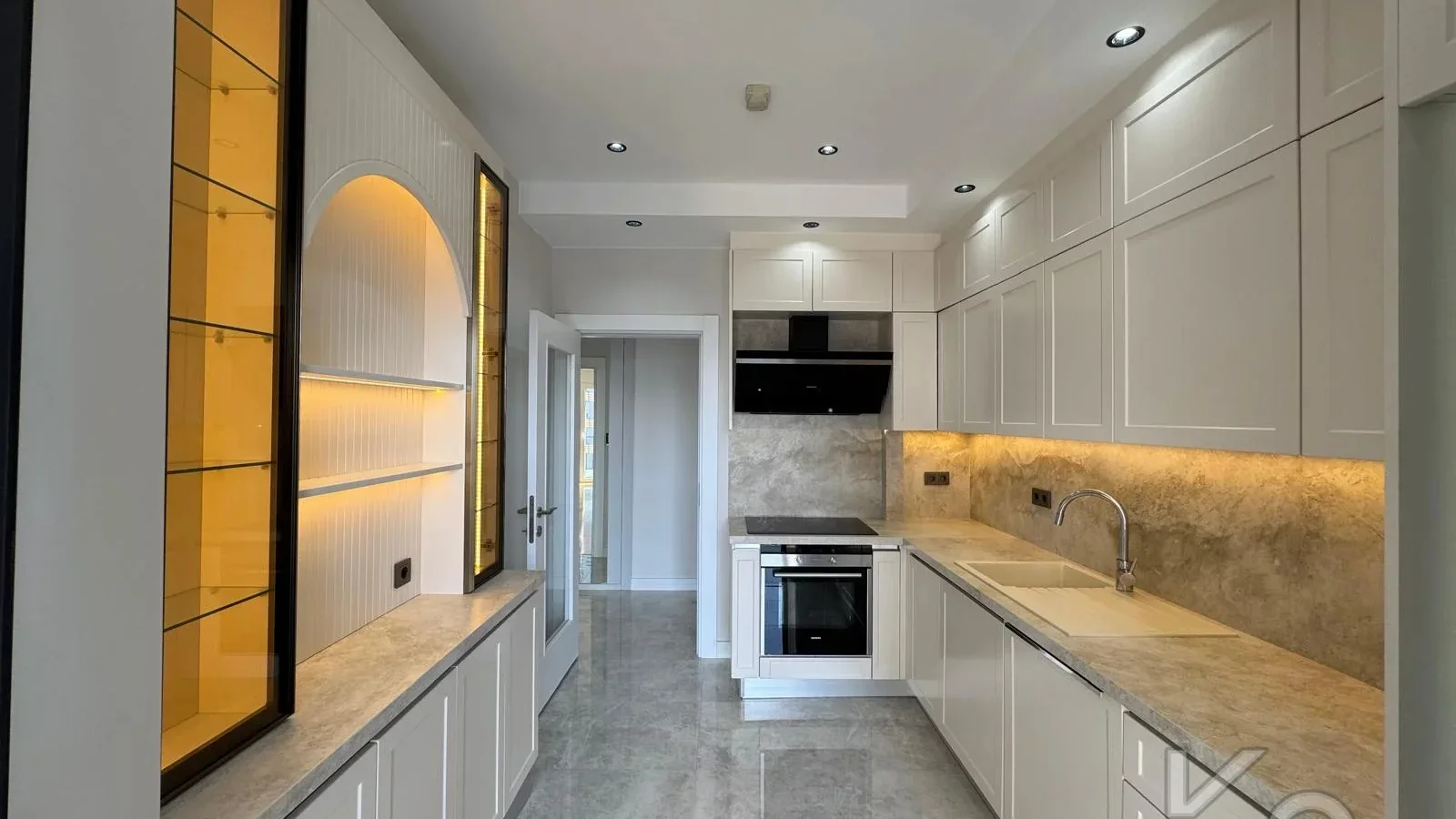 Laci̇vertcadde Ethemefendi̇ Cad. Havuzlu Ve Güvenli̇kli̇ Ni̇da Parkta 120m² Net 3+1