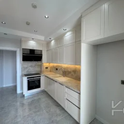 Laci̇vertcadde Ethemefendi̇ Cad. Havuzlu Ve Güvenli̇kli̇ Ni̇da Parkta 120m² Net 3+1