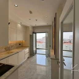 Laci̇vertcadde Ethemefendi̇ Cad. Havuzlu Ve Güvenli̇kli̇ Ni̇da Parkta 120m² Net 3+1