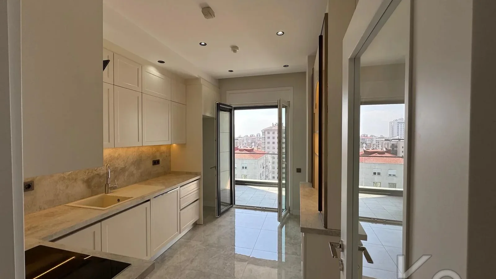 Laci̇vertcadde Ethemefendi̇ Cad. Havuzlu Ve Güvenli̇kli̇ Ni̇da Parkta 120m² Net 3+1