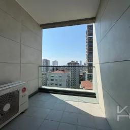 Laci̇vertcadde Ethemefendi̇ Cad. Havuzlu Ve Güvenli̇kli̇ Ni̇da Parkta 120m² Net 3+1