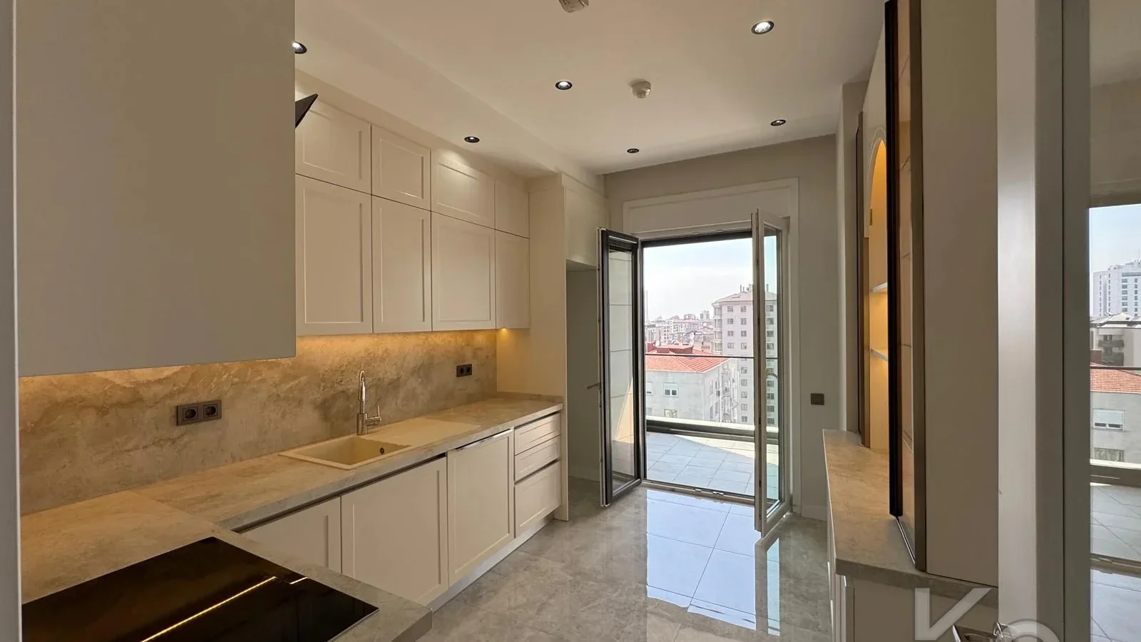 Laci̇vertcadde Ethemefendi̇ Cad. Havuzlu Ve Güvenli̇kli̇ Ni̇da Parkta 120m² Net 3+1