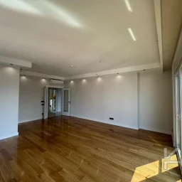 Laci̇vertcadde Ethemefendi̇ Cad. Havuzlu Ve Güvenli̇kli̇ Ni̇da Parkta 120m² Net 3+1
