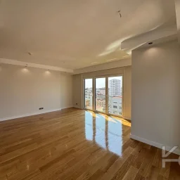 Laci̇vertcadde Ethemefendi̇ Cad. Havuzlu Ve Güvenli̇kli̇ Ni̇da Parkta 120m² Net 3+1