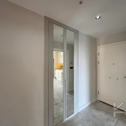 Laci̇vertcadde Ethemefendi̇ Cad. Havuzlu Ve Güvenli̇kli̇ Ni̇da Parkta 120m² Net 3+1