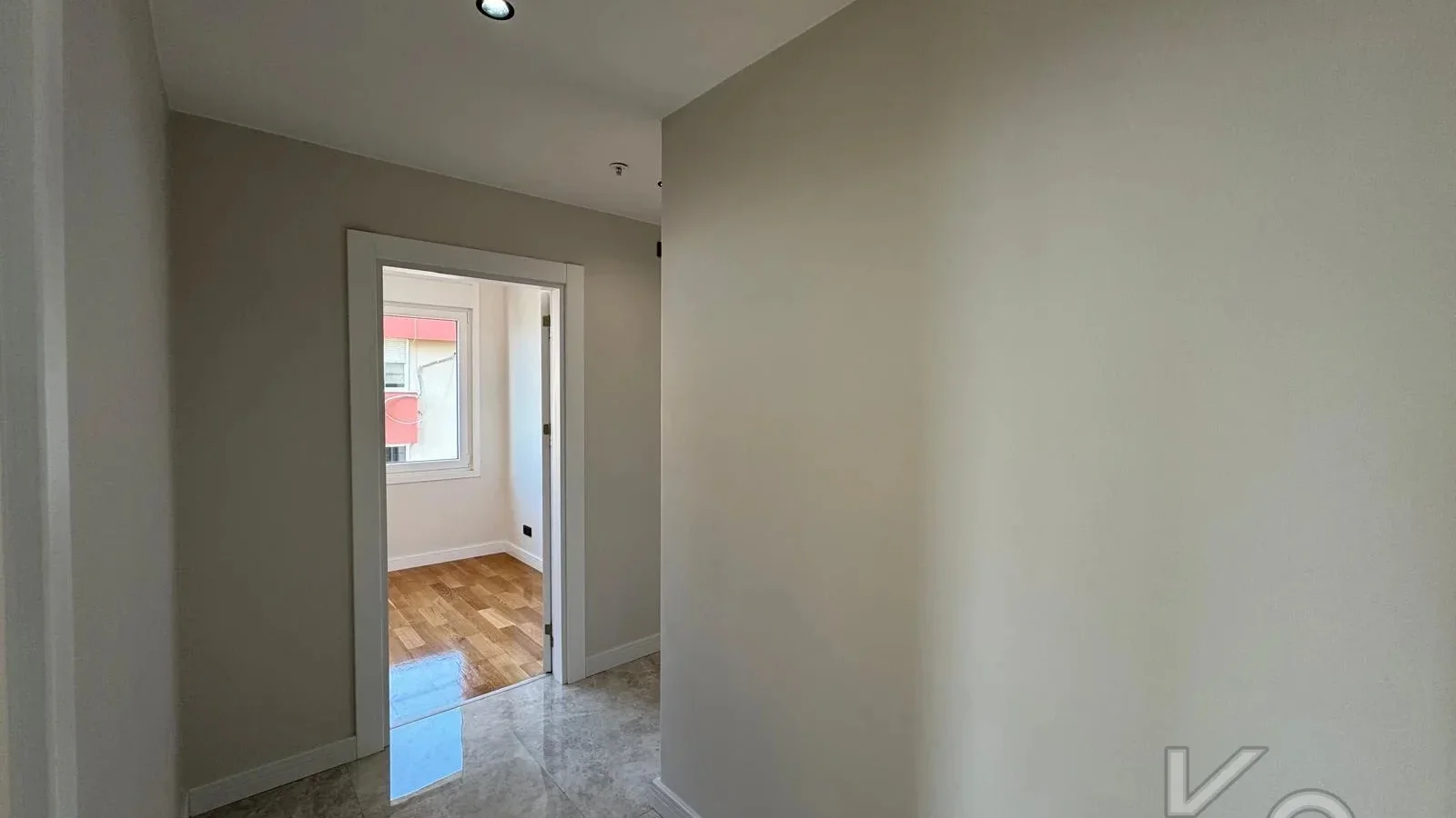 Laci̇vertcadde Ethemefendi̇ Cad. Havuzlu Ve Güvenli̇kli̇ Ni̇da Parkta 120m² Net 3+1