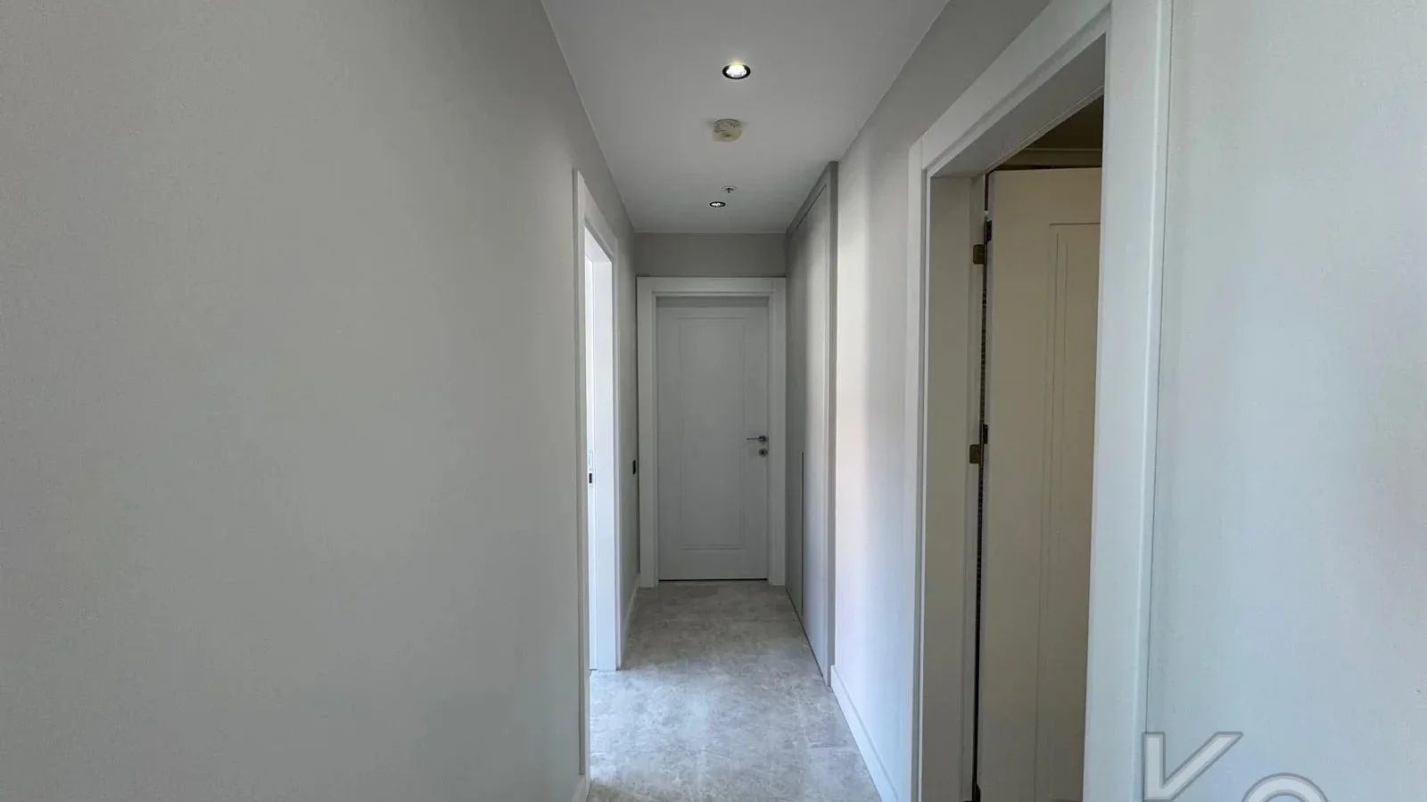 Laci̇vertcadde Ethemefendi̇ Cad. Havuzlu Ve Güvenli̇kli̇ Ni̇da Parkta 120m² Net 3+1