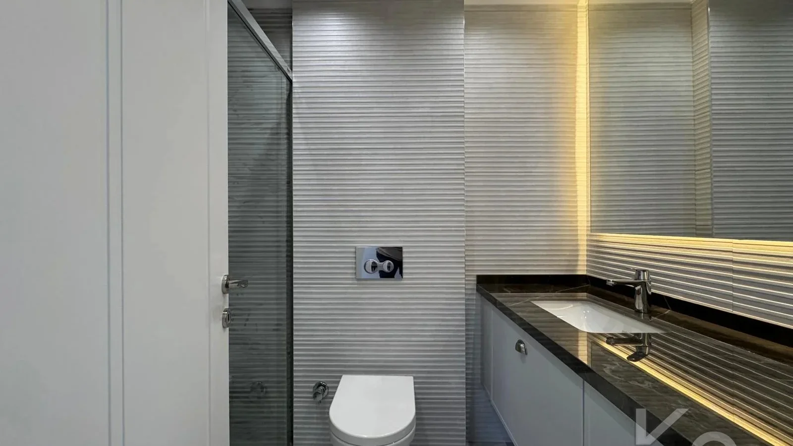 Laci̇vertcadde Ethemefendi̇ Cad. Havuzlu Ve Güvenli̇kli̇ Ni̇da Parkta 120m² Net 3+1