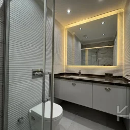 Laci̇vertcadde Ethemefendi̇ Cad. Havuzlu Ve Güvenli̇kli̇ Ni̇da Parkta 120m² Net 3+1