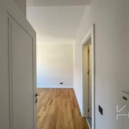 Laci̇vertcadde Ethemefendi̇ Cad. Havuzlu Ve Güvenli̇kli̇ Ni̇da Parkta 120m² Net 3+1