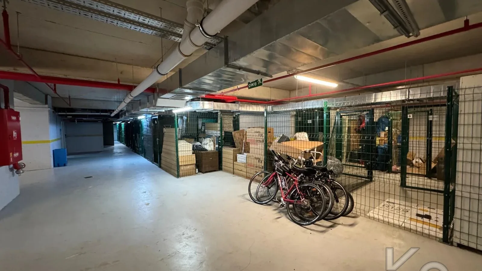 Laci̇vertcadde Ethemefendi̇ Cad. Havuzlu Ve Güvenli̇kli̇ Ni̇da Parkta 120m² Net 3+1