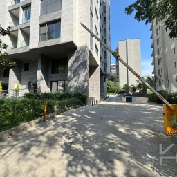 Laci̇vertcadde Ethemefendi̇ Cad. Havuzlu Ve Güvenli̇kli̇ Ni̇da Parkta 120m² Net 3+1