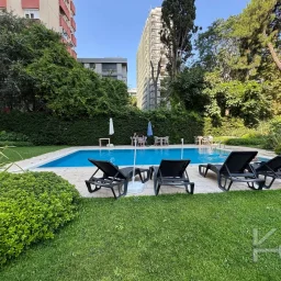 Laci̇vertcadde Ethemefendi̇ Cad. Havuzlu Ve Güvenli̇kli̇ Ni̇da Parkta 120m² Net 3+1