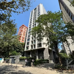 Laci̇vertcadde Ethemefendi̇ Cad. Havuzlu Ve Güvenli̇kli̇ Ni̇da Parkta 120m² Net 3+1