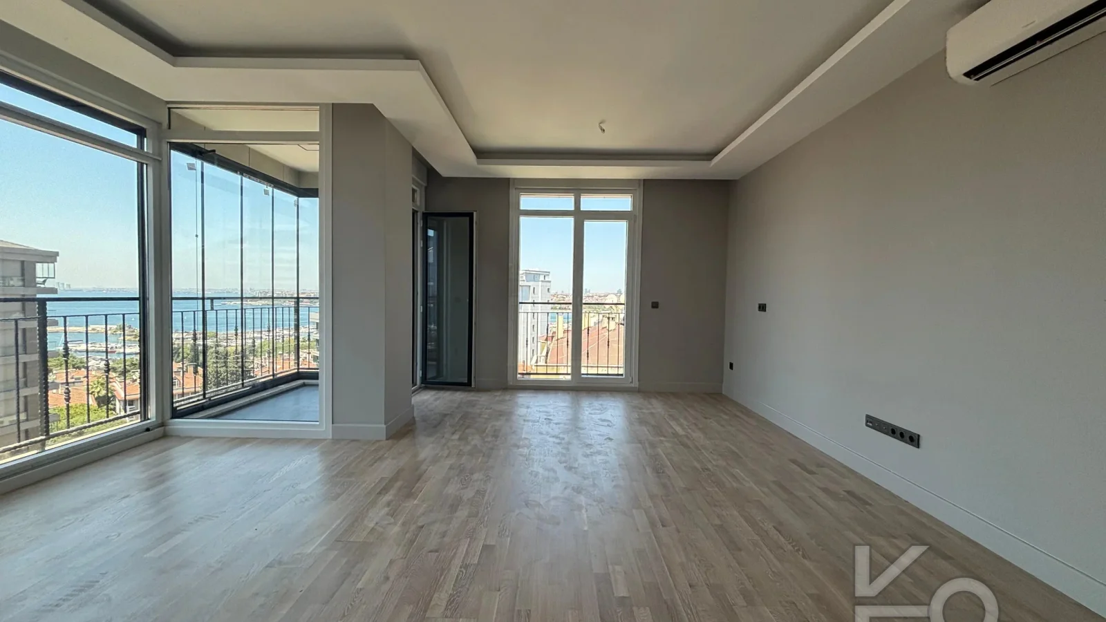 Laci̇vertcadde Kalamiş Deni̇z Manzarali Sıfır 105m² Net  3+1 