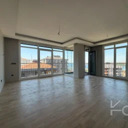 Laci̇vertcadde Kalamiş Deni̇z Manzarali Sıfır 105m² Net  3+1 
