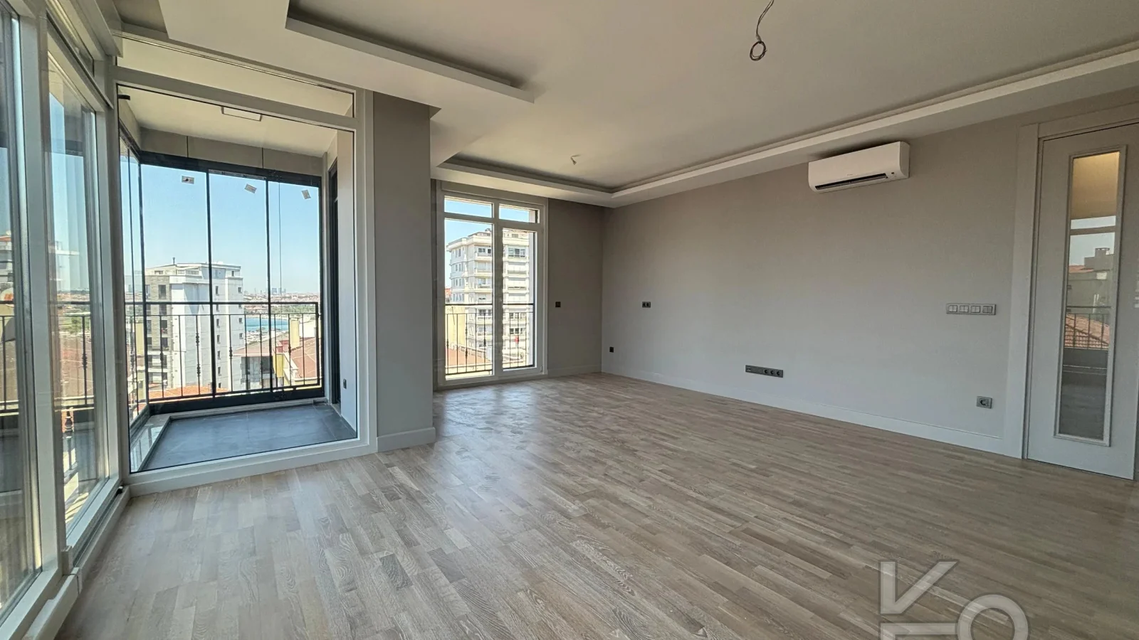 Laci̇vertcadde Kalamiş Deni̇z Manzarali Sıfır 105m² Net  3+1 