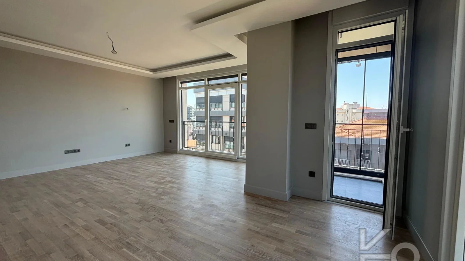 Laci̇vertcadde Kalamiş Deni̇z Manzarali Sıfır 105m² Net  3+1 