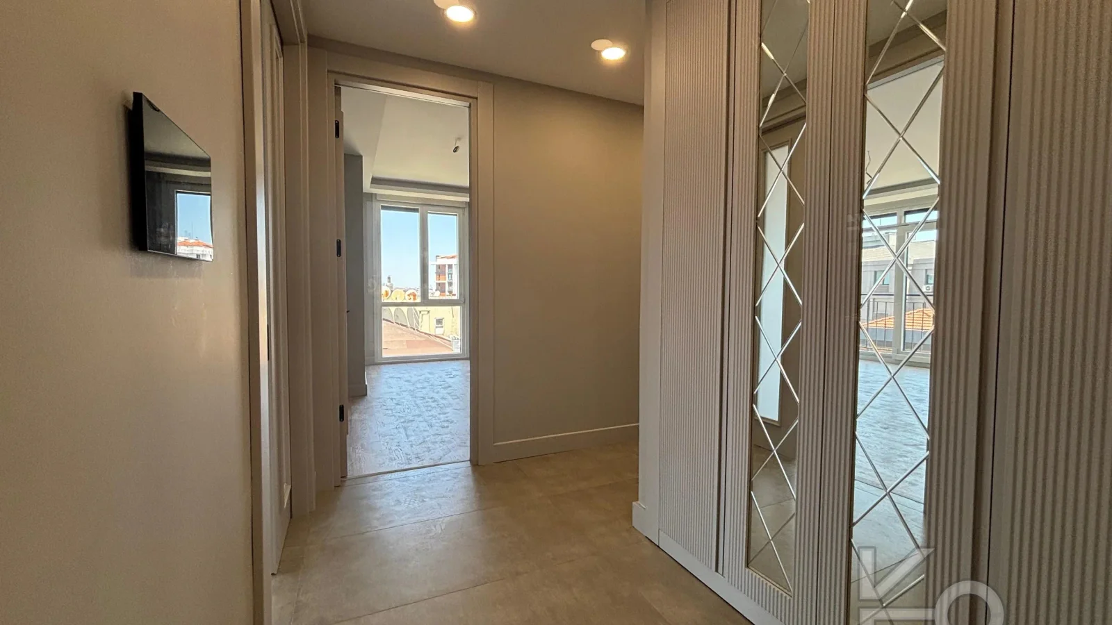 Laci̇vertcadde Kalamiş Deni̇z Manzarali Sıfır 105m² Net  3+1 