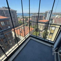 Laci̇vertcadde Kalamiş Deni̇z Manzarali Sıfır 105m² Net  3+1 