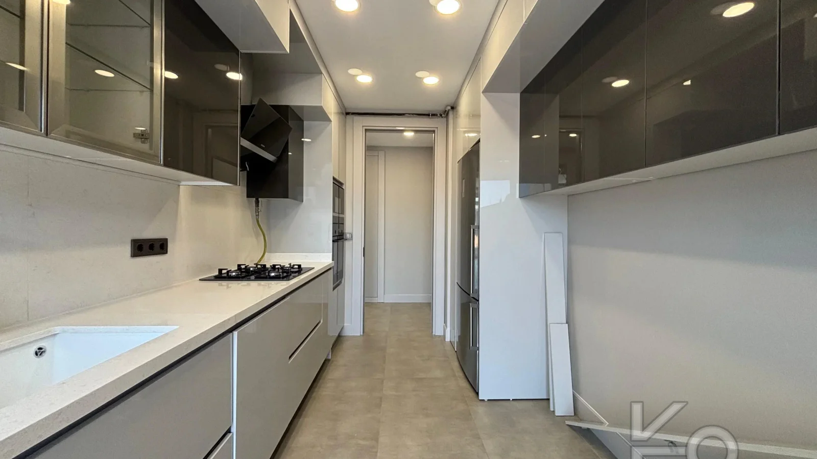 Laci̇vertcadde Kalamiş Deni̇z Manzarali Sıfır 105m² Net  3+1 