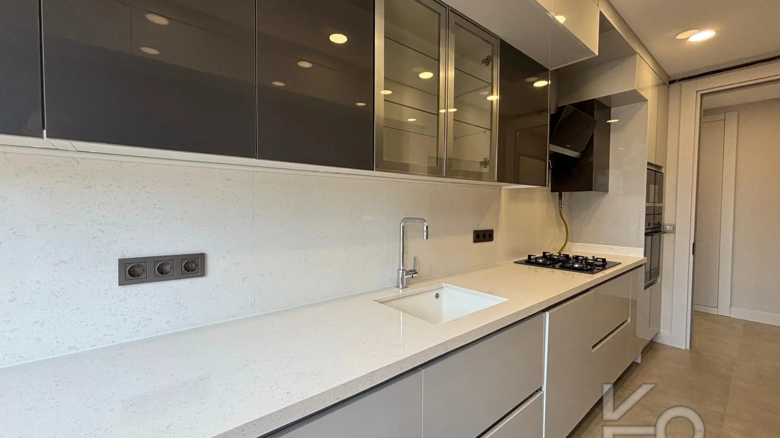 Laci̇vertcadde Kalamiş Deni̇z Manzarali Sıfır 105m² Net  3+1 