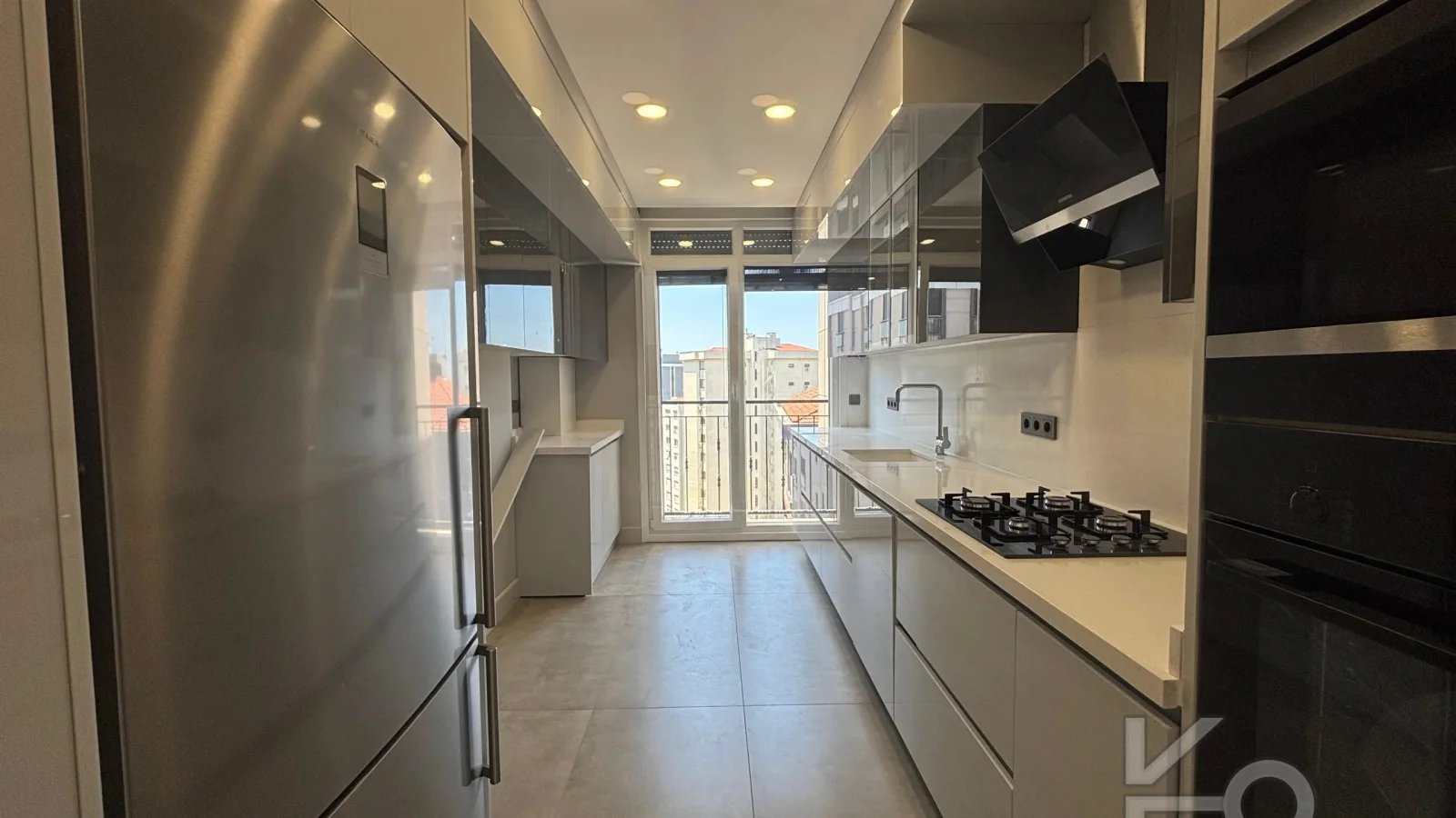 Laci̇vertcadde Kalamiş Deni̇z Manzarali Sıfır 105m² Net  3+1 