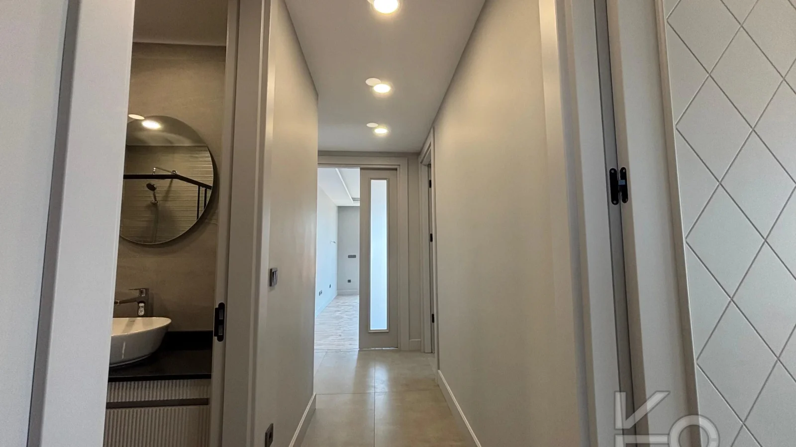 Laci̇vertcadde Kalamiş Deni̇z Manzarali Sıfır 105m² Net  3+1 
