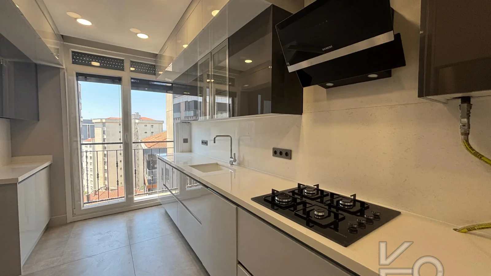 Laci̇vertcadde Kalamiş Deni̇z Manzarali Sıfır 105m² Net  3+1 