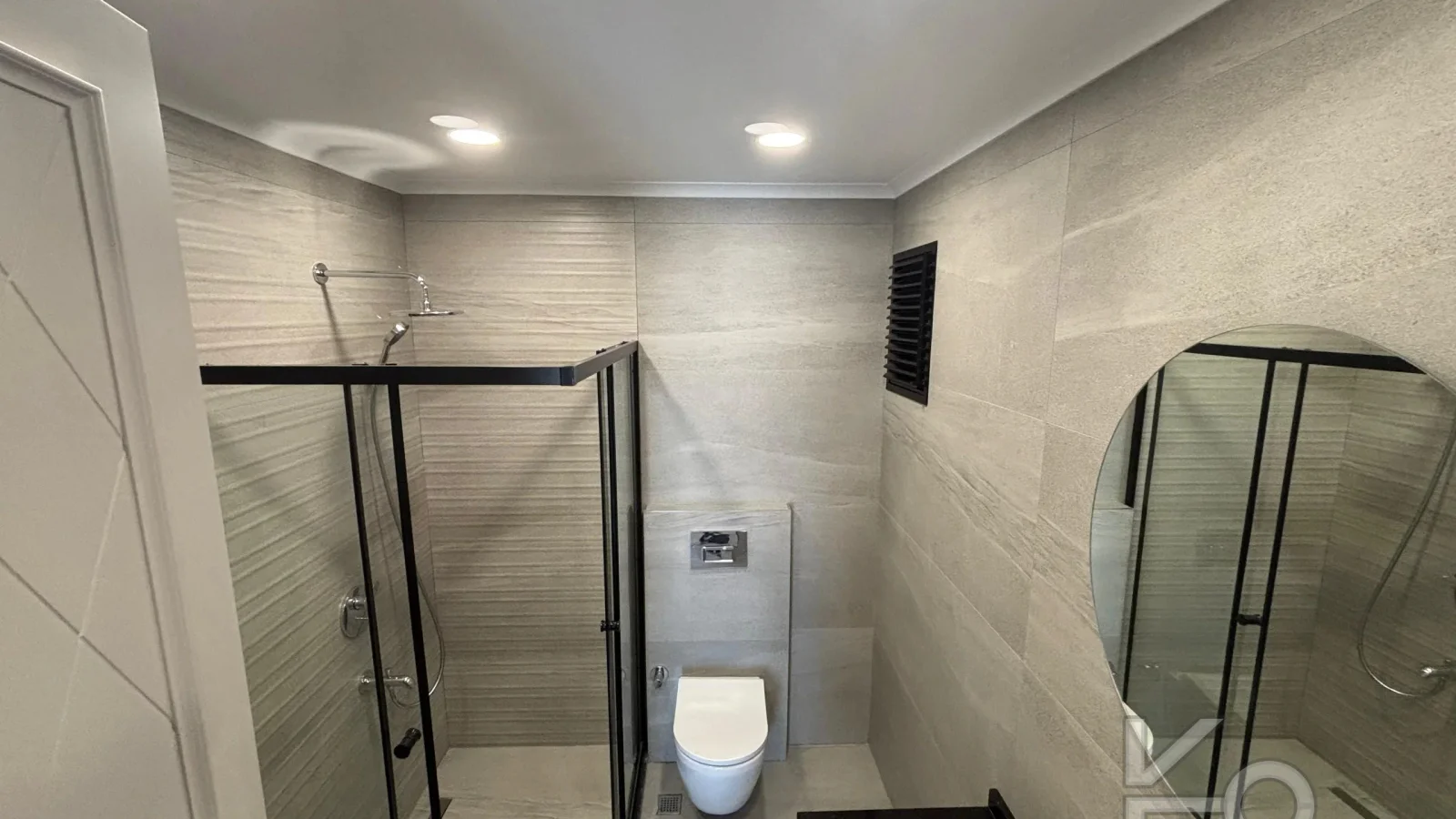 Laci̇vertcadde Kalamiş Deni̇z Manzarali Sıfır 105m² Net  3+1 