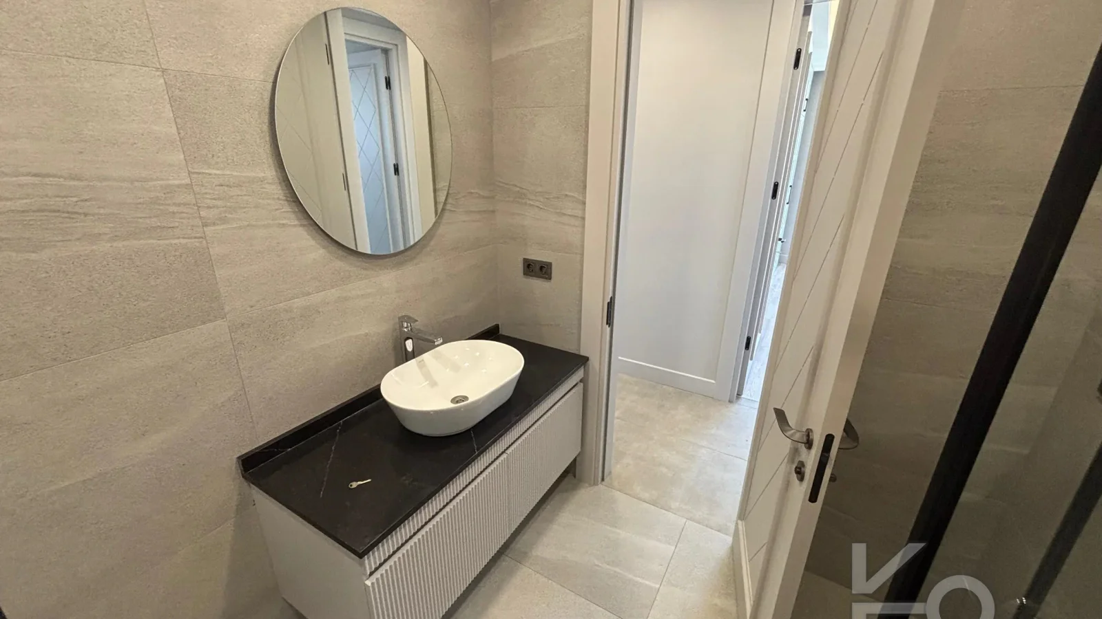 Laci̇vertcadde Kalamiş Deni̇z Manzarali Sıfır 105m² Net  3+1 