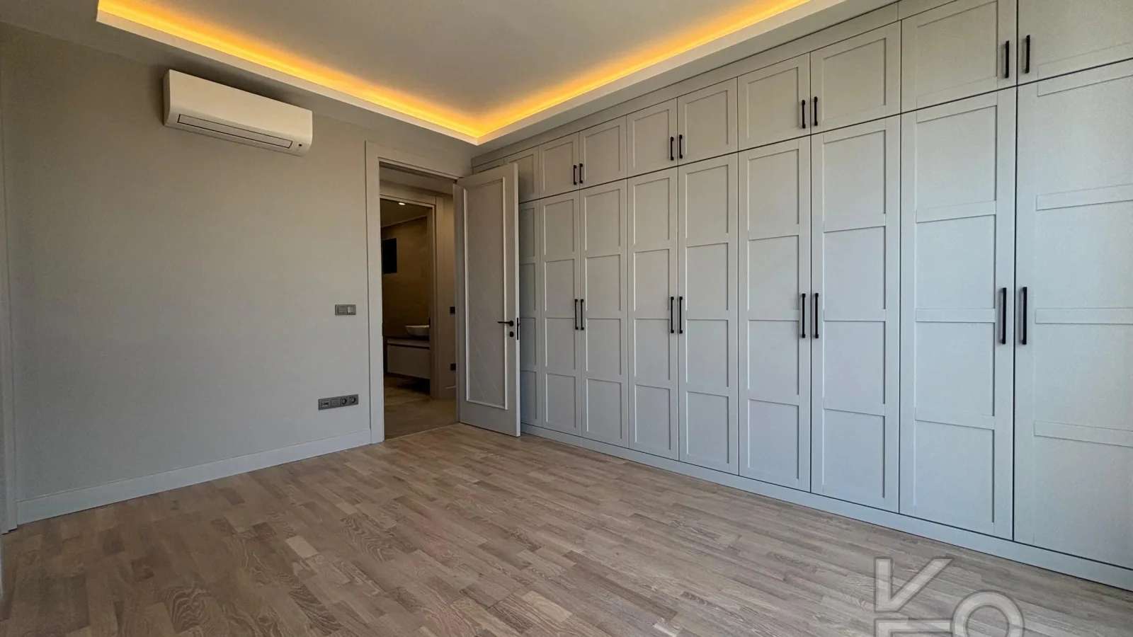 Laci̇vertcadde Kalamiş Deni̇z Manzarali Sıfır 105m² Net  3+1 