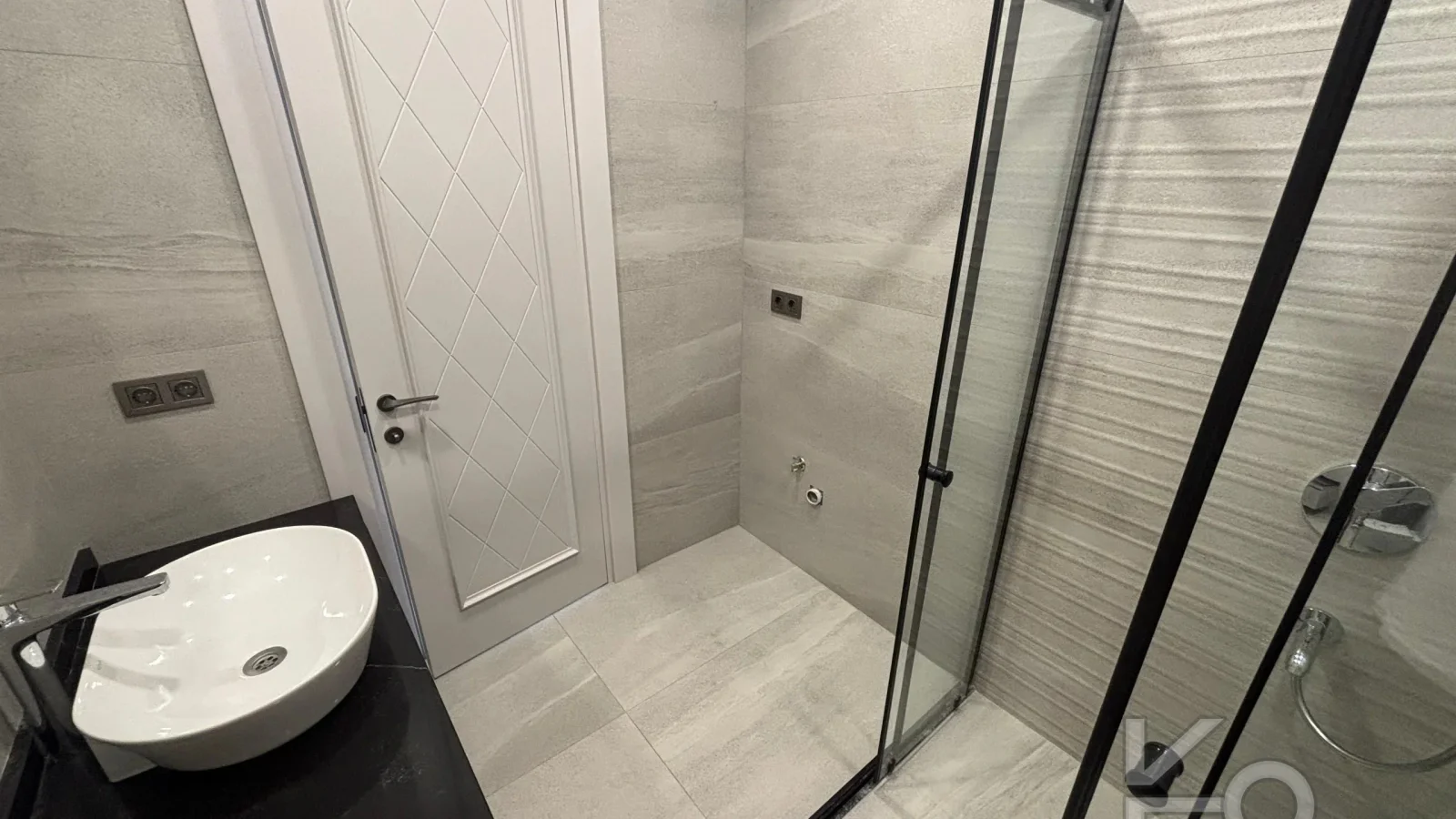 Laci̇vertcadde Kalamiş Deni̇z Manzarali Sıfır 105m² Net  3+1 