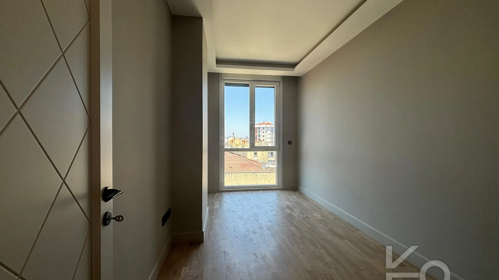 Laci̇vertcadde Kalamiş Deni̇z Manzarali Sıfır 105m² Net  3+1 