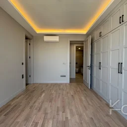 Laci̇vertcadde Kalamiş Deni̇z Manzarali Sıfır 105m² Net  3+1 