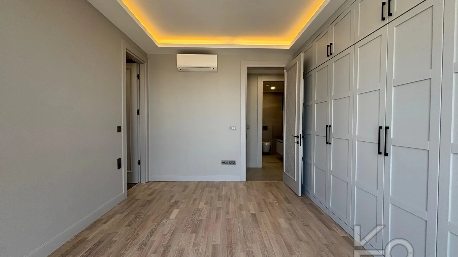 Laci̇vertcadde Kalamiş Deni̇z Manzarali Sıfır 105m² Net  3+1 