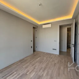 Laci̇vertcadde Kalamiş Deni̇z Manzarali Sıfır 105m² Net  3+1 