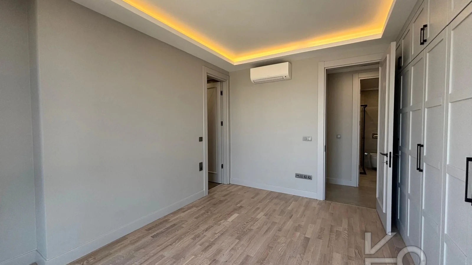 Laci̇vertcadde Kalamiş Deni̇z Manzarali Sıfır 105m² Net  3+1 