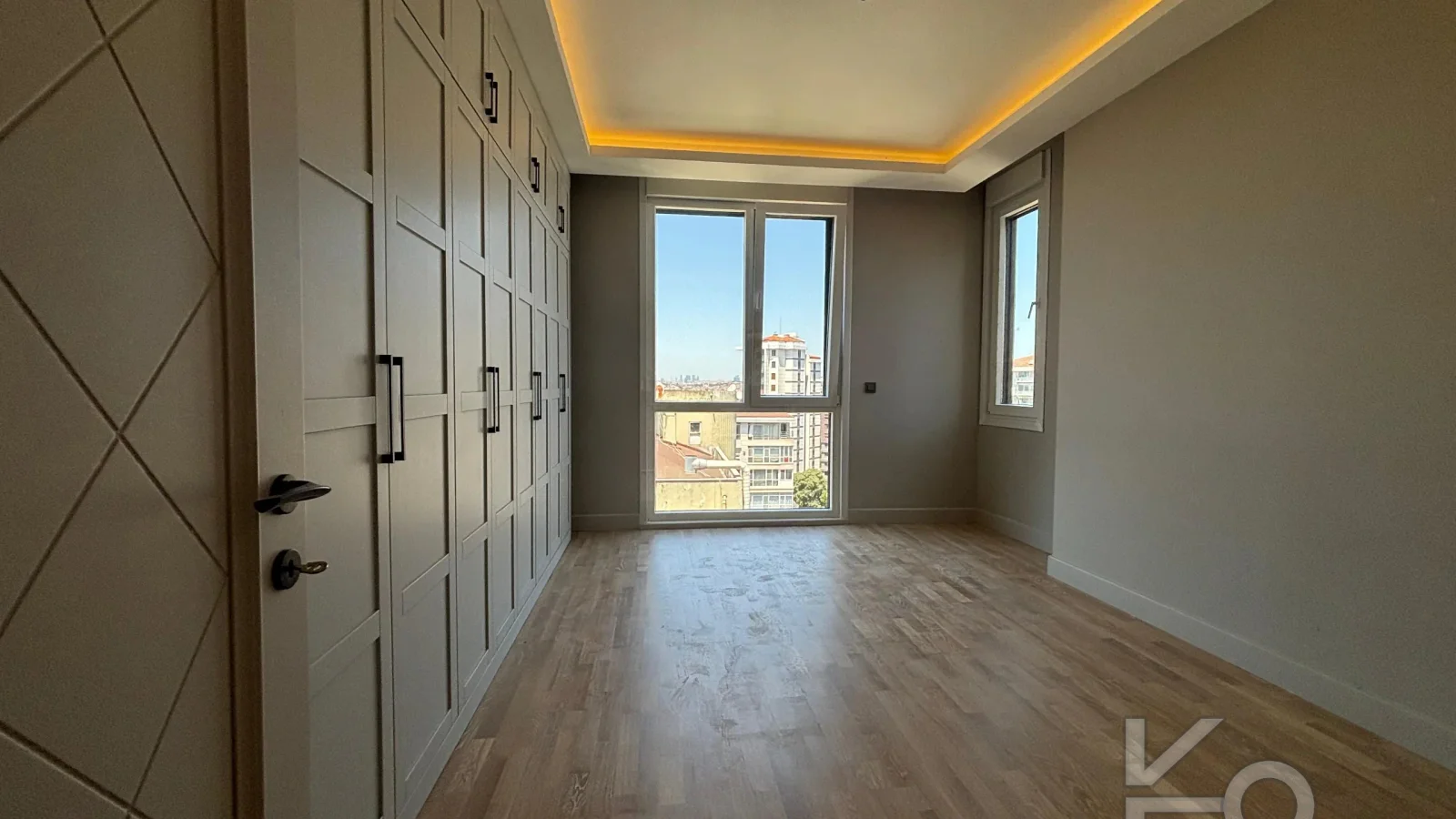 Laci̇vertcadde Kalamiş Deni̇z Manzarali Sıfır 105m² Net  3+1 