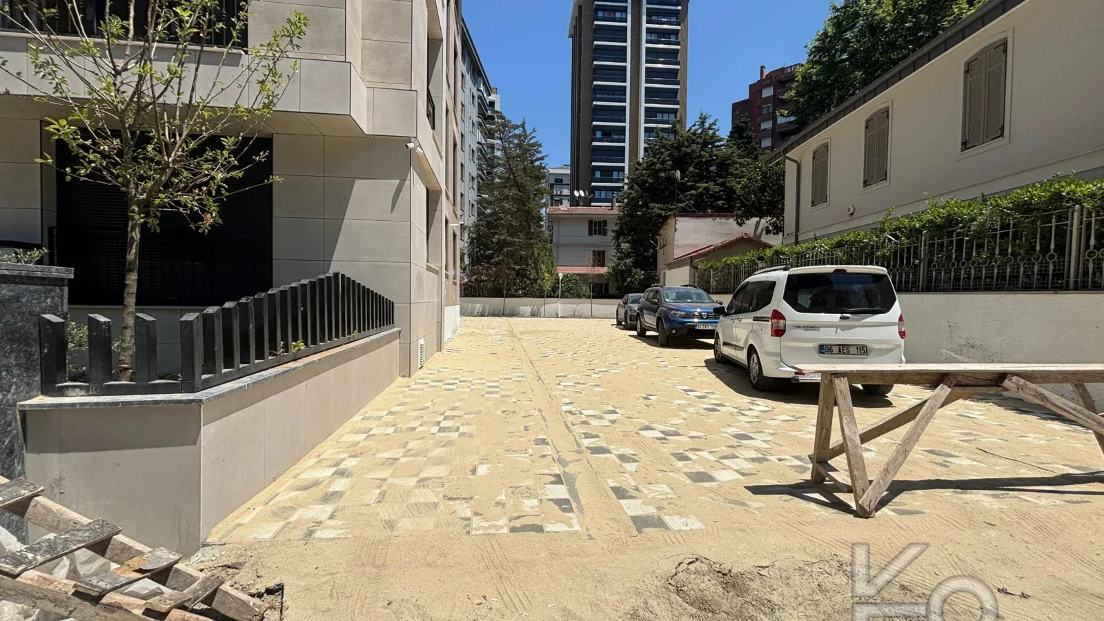 Laci̇vertcadde Kalamiş Deni̇z Manzarali Sıfır 105m² Net  3+1 