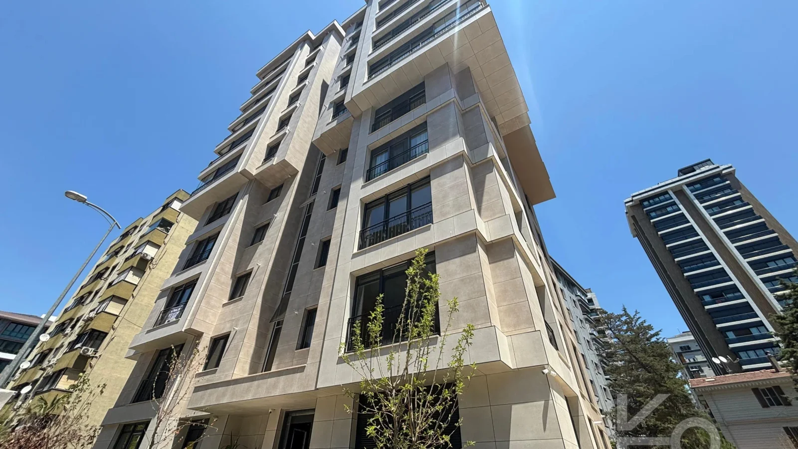 Laci̇vertcadde Kalamiş Deni̇z Manzarali Sıfır 105m² Net  3+1 