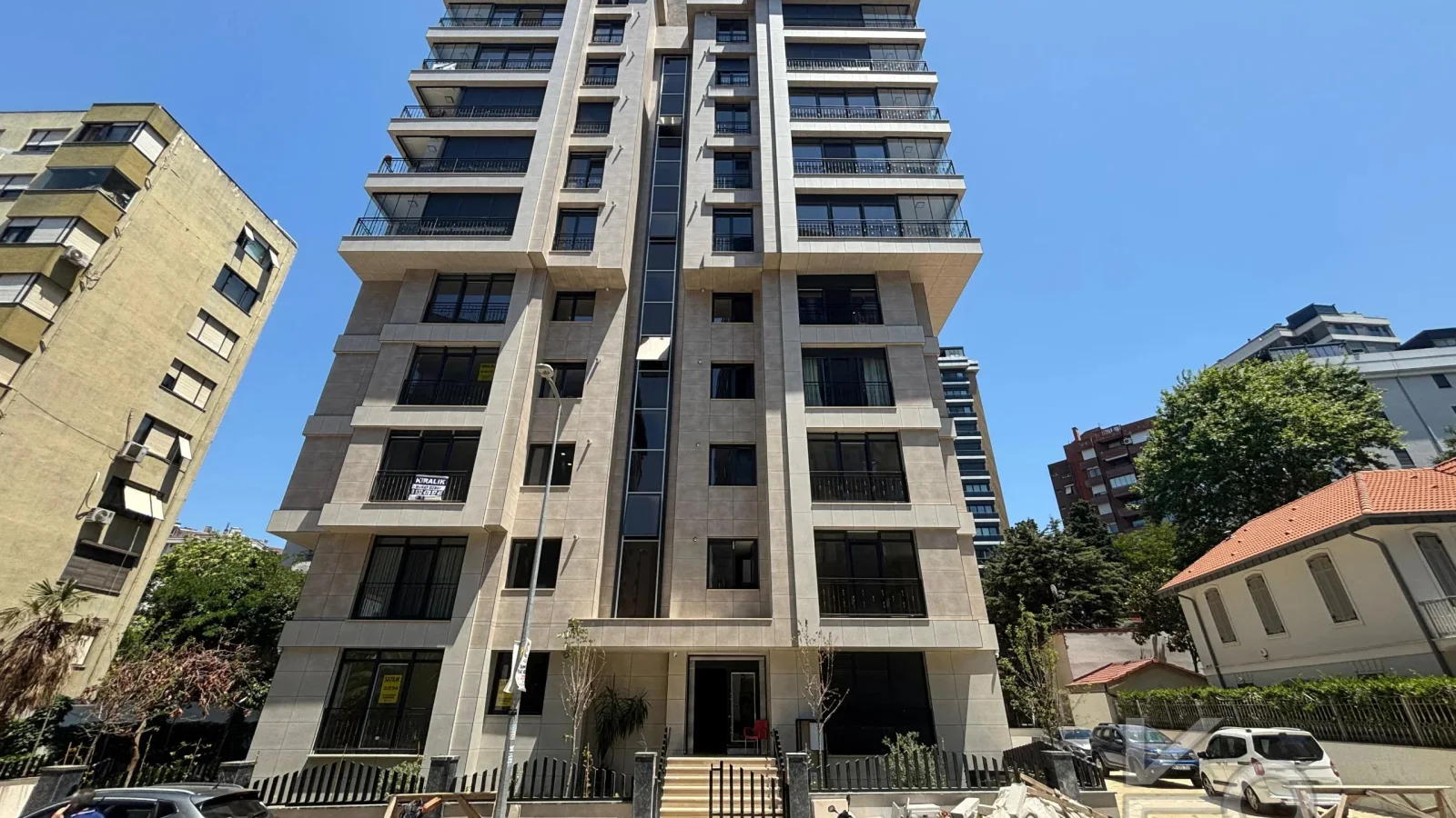 Laci̇vertcadde Kalamiş Deni̇z Manzarali Sıfır 105m² Net  3+1 