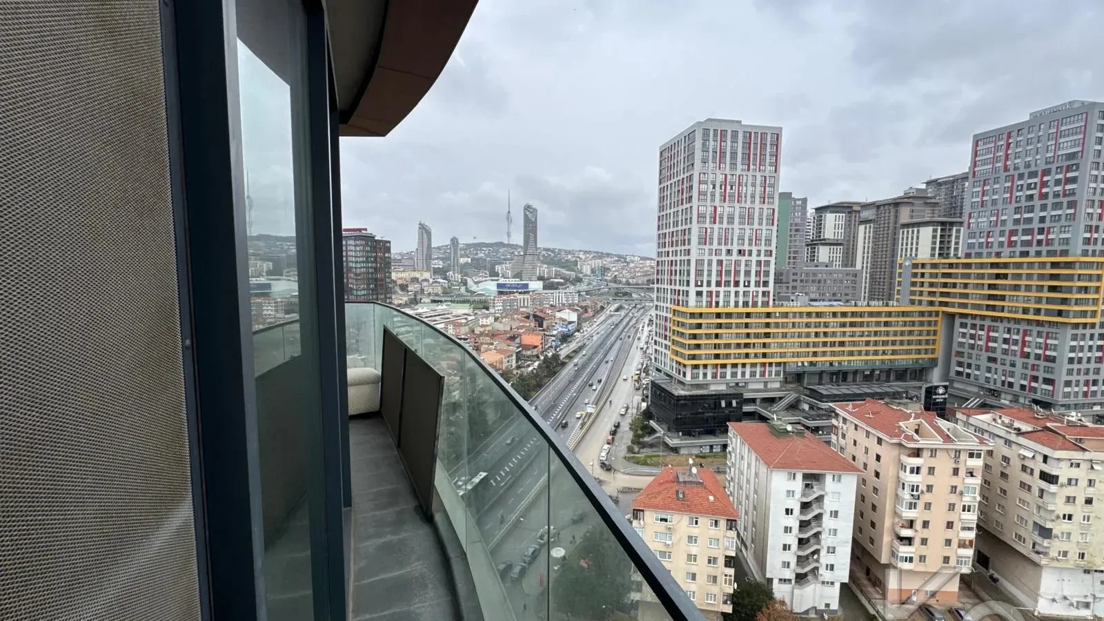 Laci̇vertcadde Ödüllü Proje Forti̇s Si̇nanli Si̇tesi̇nde 102m² 2+1