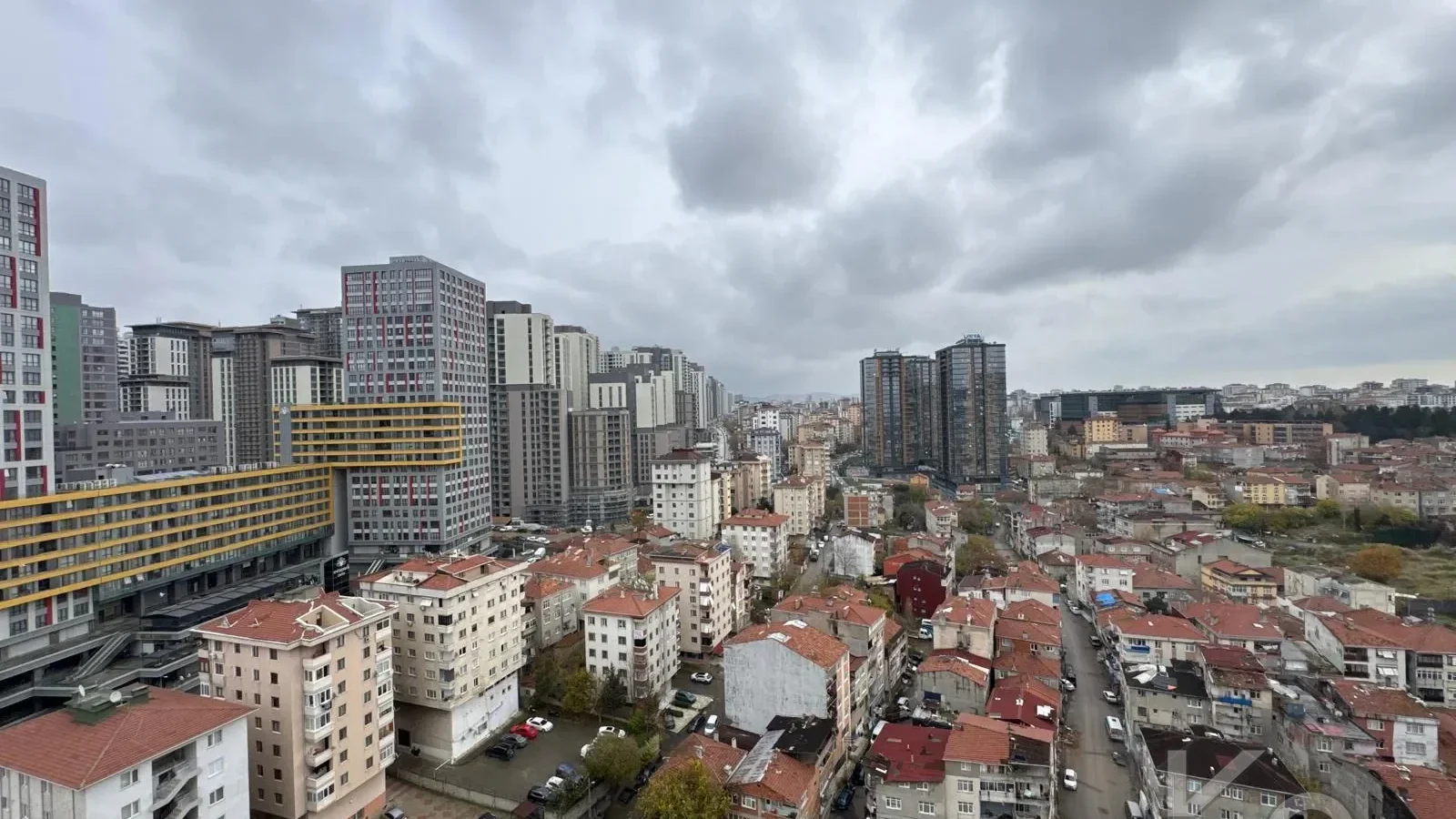 Laci̇vertcadde Ödüllü Proje Forti̇s Si̇nanli Si̇tesi̇nde 102m² 2+1