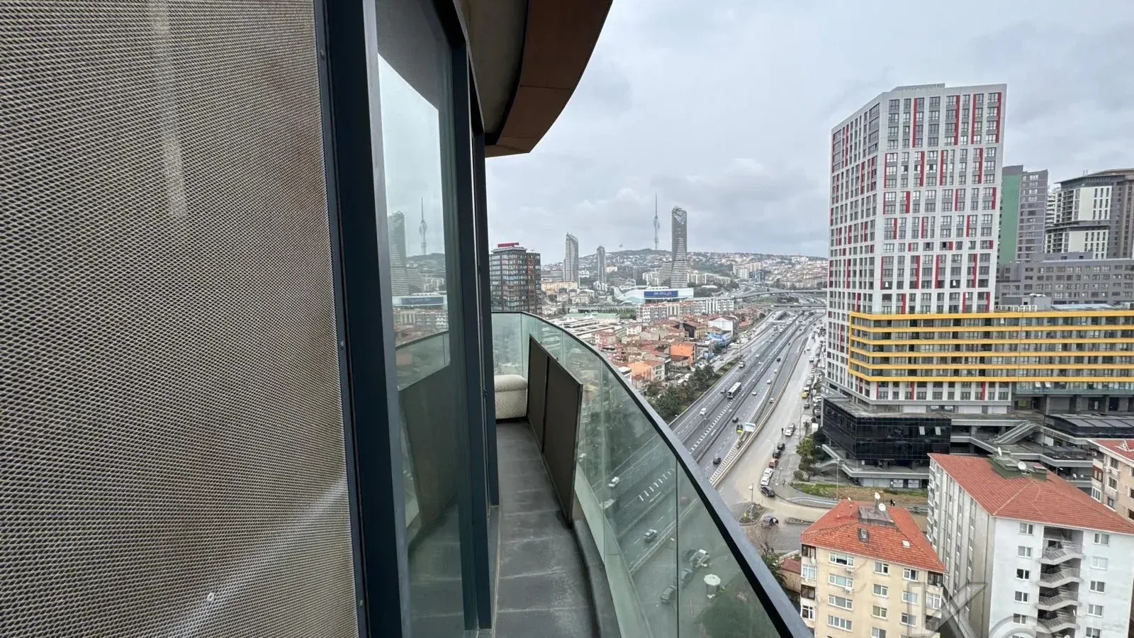 Laci̇vertcadde Ödüllü Proje Forti̇s Si̇nanli Si̇tesi̇nde 102m² 2+1