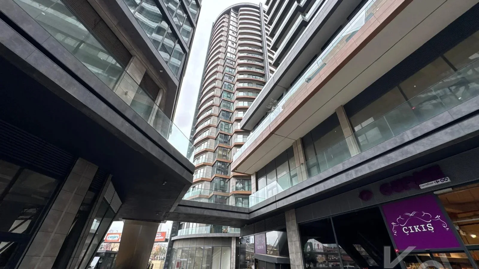 Laci̇vertcadde Ödüllü Proje Forti̇s Si̇nanli Si̇tesi̇nde 102m² 2+1