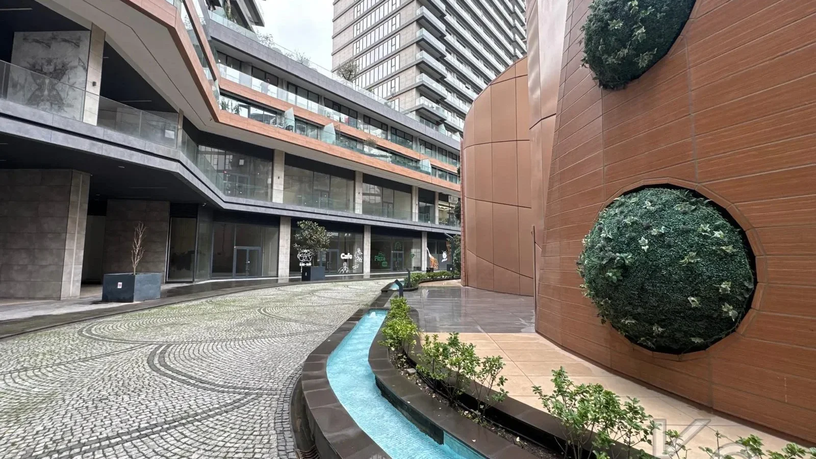 Laci̇vertcadde Ödüllü Proje Forti̇s Si̇nanli Si̇tesi̇nde 102m² 2+1