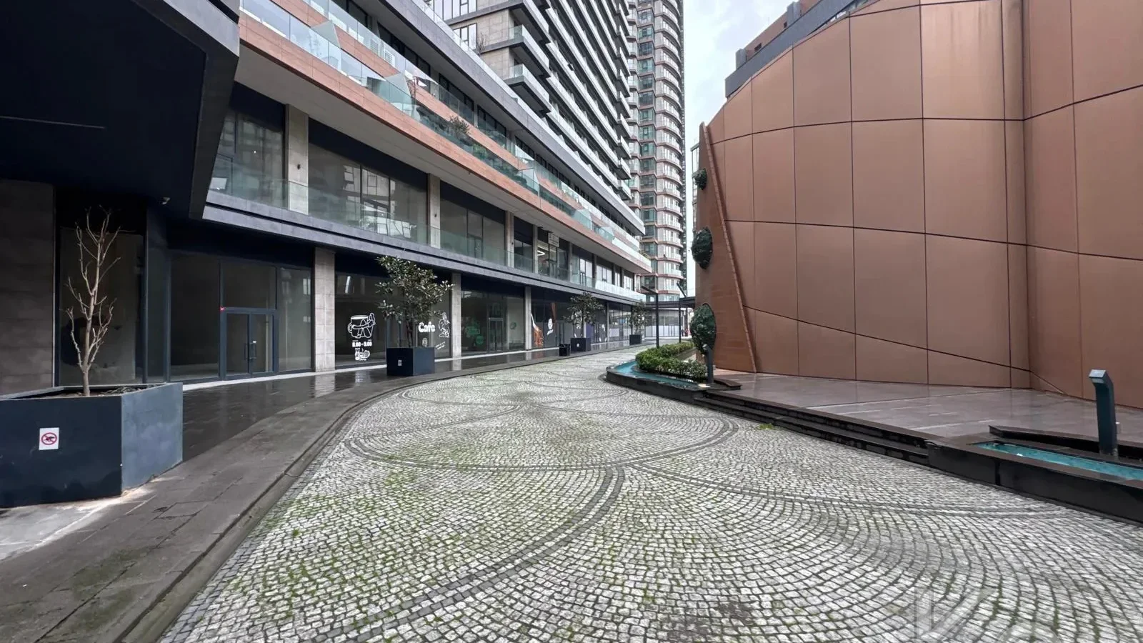 Laci̇vertcadde Ödüllü Proje Forti̇s Si̇nanli Si̇tesi̇nde 102m² 2+1
